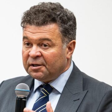 marilen-gabriel-pirtea-facebook-e1766475670156.jpg Casa spartă a lui Marilen Pirtea, rectorul Universităţii de Vest din Timişoara, nu apare în declaraţia sa de avere. Cum explică deputatul PNL