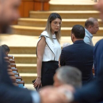 psd-aur-si-usr-s-au-luat-la-harta-in-parlament-george-simion-diana-buzoianu-are-32-de-ani-isi-bate-joc-de-romania-replica-ministrului-e1765216296848.jpg Tiruri încrucișate între PSD, AUR și USR în Parlament, cu George Simion lansator de critici la Diana Buzoianu