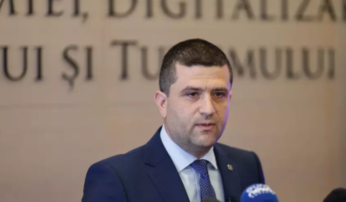 Salariul primit de Radu Miruță ca parlamentar şi ministru. Cazarea e plătită de Parlament: „Aşa e legea”