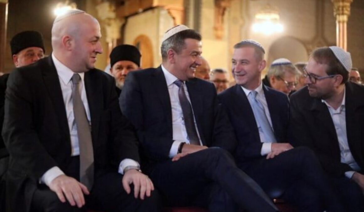 sorin-grindeanu-si-dominic-fritz-impreuna-la-timisoara-fotografiati-razand-in-timp-ce-psd-vota-motiunea-impotriva-dianei-buzoianu-foto-express-de-banat.jpeg Cum au fost fotografiați Sorin Grindeanu și Dominic Fritz în timp ce PSD vota moțiunea împotriva Dianei Buzoianu