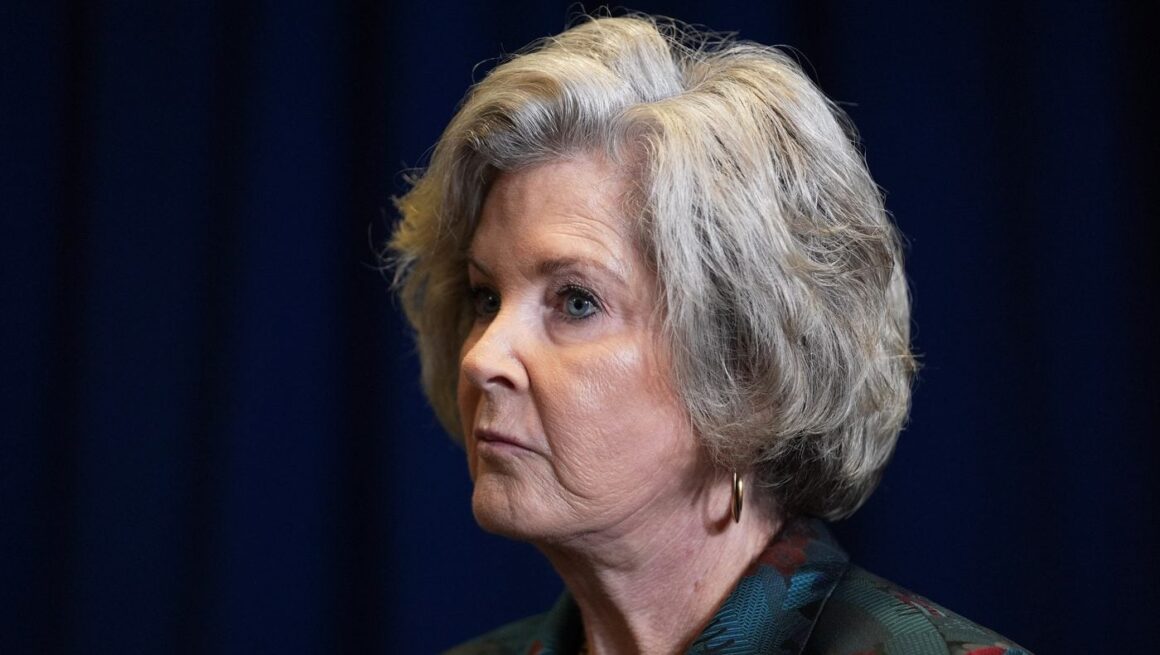 Donald Trump are „personalitatea unui alcoolic”, iar J.D. Vance este un „teoretician al conspirațiilor”