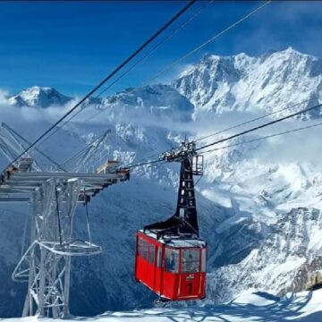 100 de oameni au rămas blocați la 2.800 de metri, fiind evacuați cu elicopterul, după un accident cu o telecabină de schi, în Italia