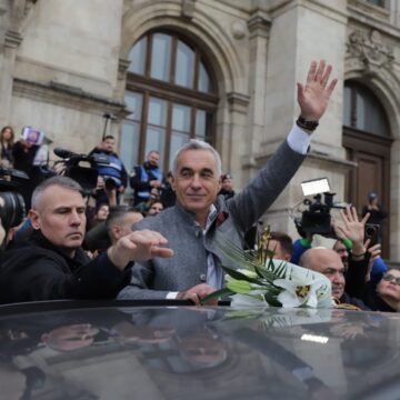 whatsapp-image-2025-11-17-at-14-04-22edab4cf1.jpg Călin Georgescu l-a copiat pe Alexandru Vlahuță ca să câștige like-uri, după documentarul Recorder despre justiție