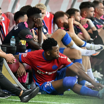 Nimeni nu mai înțelege nimic. Fostul jucător de la FCSB a fost dat afară, dar antrenorul îl laudă
