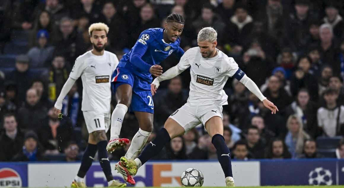 Nota-primita-de-Vlad-Dragomir-in-Chelsea-–-Pafos-1-0.-A-luat-al-doilea-calificativ-din-echipa-sa.jpg Nota primită de Vlad Dragomir în Chelsea – Pafos 1-0. A luat al doilea calificativ din echipa sa