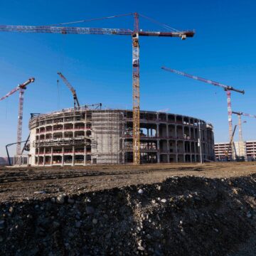 Panica-la-Milano.-Constructia-arenei-de-hochei-pentru-Jocurile-Olimpice-e-in-mare-intarziere.jpg Panică la Milano. Construcția arenei de hochei pentru Jocurile Olimpice e în mare întârziere