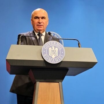 guvernul-isi-asuma-raspunderea-pe-al-doilea-pachet-de-masuri-fiscale-pe-1-septembrie-desi-ilie-bolojan-daduse-alt-termen-e1756539069155.jpg Răspunsul lui Ilie Bolojan, întrebat dacă poate fi înlocuit de Predoiu sau Nazare la Guvern
