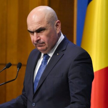 ilie-bolojan-este-premierul-romaniei-din-iunie-2025-si-presedintele-pnl-din-iulie-2025.jpg Bolojan a vorbit despre varianta demisiei din fruntea Guvernului după ce a fost contestat și în PNL, și în PSD