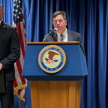 Cine este Jay Clayton, procurorul în vârstă de 59 de ani, care îi acuză de narcoterorism pe soții Maduro