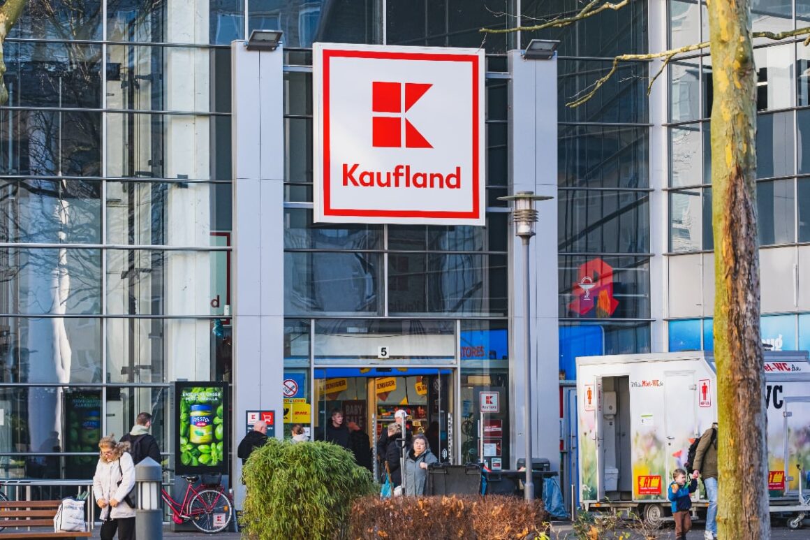 Cum schimbă Kaufland cumpărăturile de produse proaspete cu terminale digitale