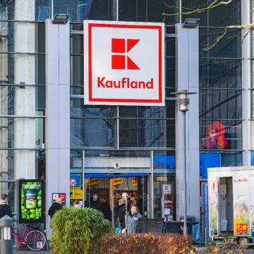 Cum schimbă Kaufland cumpărăturile de produse proaspete cu terminale digitale