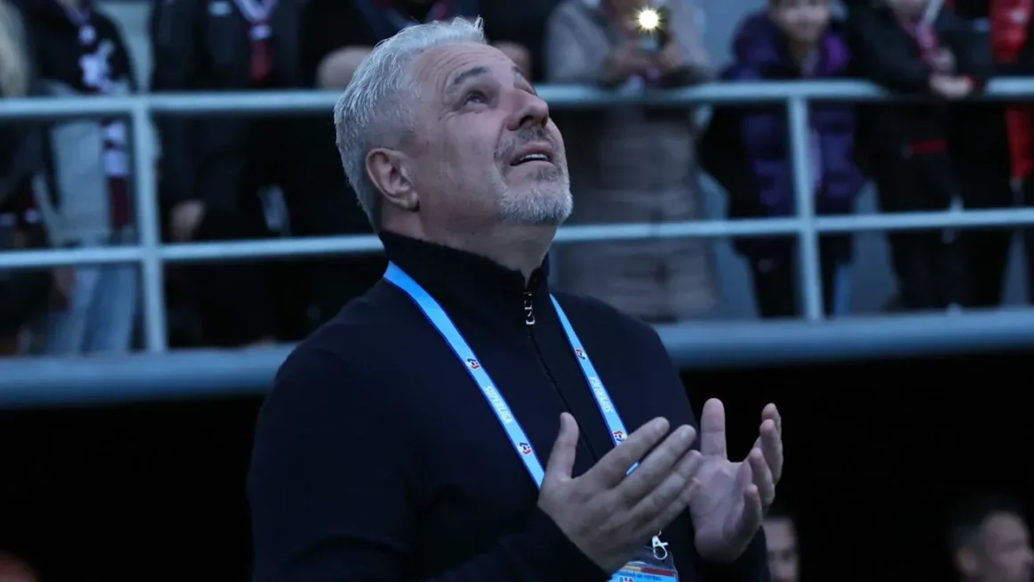 marius-sumudica-s-a-facut-de-ras-la-arabi-infrangere-dura-pentru-roman-1.webp.webp Marius Șumudică, în clasament nu se mai ridică! Încă o înfrângere la arabi și scuzele curg