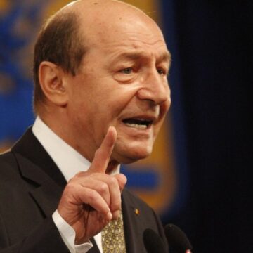 traian-basescu-i-a-dat-un-sfat-lui-nicusor-dan-privind-sefii-sri-si-sie-e1769763705210.jpg Băsescu i-a dat un sfat lui Nicușor Dan despre șefii SRI și SIE: „Nu s-a dărâmat România”