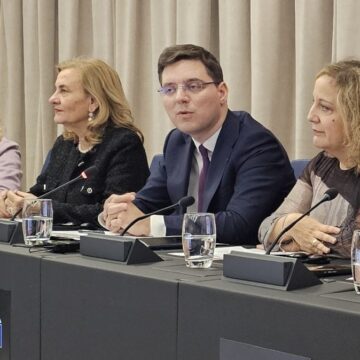 „Ce politică externă trebuie să facă România?”