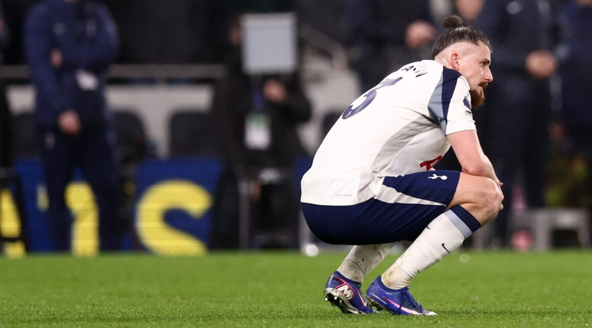 Britanicii l-au pus la zid pe Radu Drăgușin după eșecul cu Newcastle: „S-a chinuit toată noaptea!”