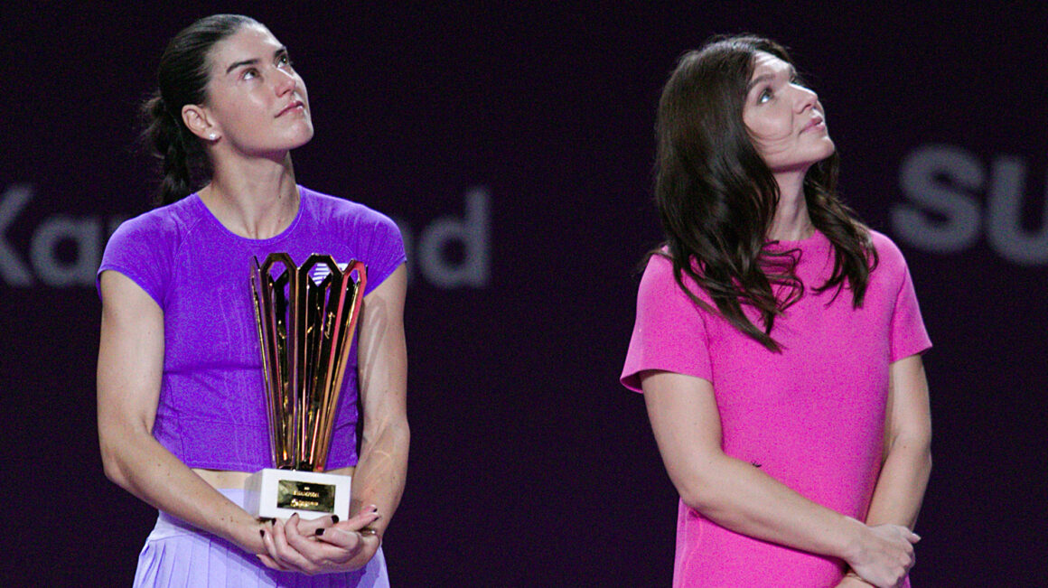 Cu-trofeul-in-mana-Simona-Halep-i-a-spus-6-cuvinte-Soranei-Cirstea-dupa-„cea-mai-frumoasa-saptamana-din-viata-ei.jpg Cu trofeul în mână, Simona Halep i-a spus 6 cuvinte Soranei Cîrstea după „cea mai frumoasă săptămână” din viața ei