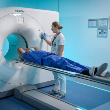 Progres major în diagnosticul avansat al cancerului de prostată. SANADOR introduce examenul PET-CT PSMA, în premieră pentru România