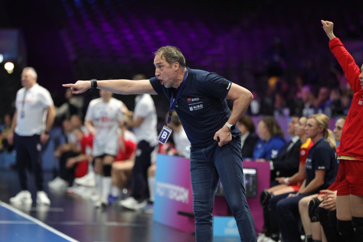 Selecţionerul României, demis: „Un nou capitol începe”