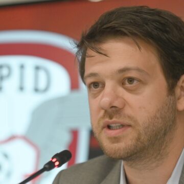 Victor-Angelescu-a-intervenit-in-miez-de-noapte-la-TV-dupa-ce-a-vazut-golul-anulat-lui-Dinamo-„Asa-e-protocolul.jpg Victor Angelescu a intervenit în miez de noapte la TV după ce a văzut golul anulat lui Dinamo: „Așa e protocolul!”