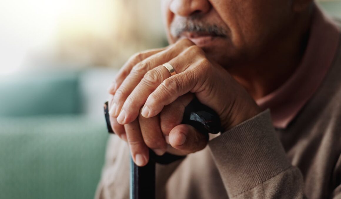 Un milionar de 102 fost răpit de familie din spital după ce rudele au aflat că s-a căsătorit în secret cu o îngriitoare de 68 de ani