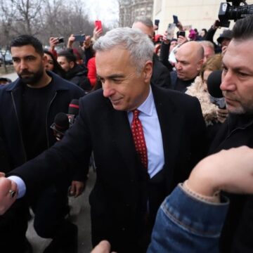 calin-georgescu-tribunalul-bucuresti-6-e1771843018461.jpg Călin Georgescu și Horaţiu Potra, acuzaţi de tentativă de lovitură de stat, vor afla dacă poate începe procesul