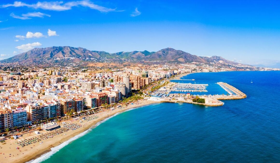 Mii de polonezi își cumpără case și terenuri în Spania. Cât costă un apartament pe Costa del Sol, la malul Mediteranei