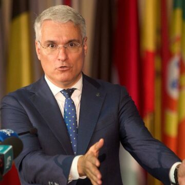 dragos-pislaru-spune-ca-celine-gauer-sefa-pnrr-decide-luni-soarta-celor-231-de-milioane-de-euro-blocate-din-cauza-pensiilor-speciale-e1772195060943.jpg Dragoș Pîslaru spune că Celine Gauer, șefa PNRR, decide la București soarta celor 231 de milioane de euro