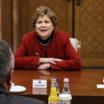 jeanne-shaheen-sua-e1771271111443.jpg „E eronat, nimeni nu-i dă atenție”