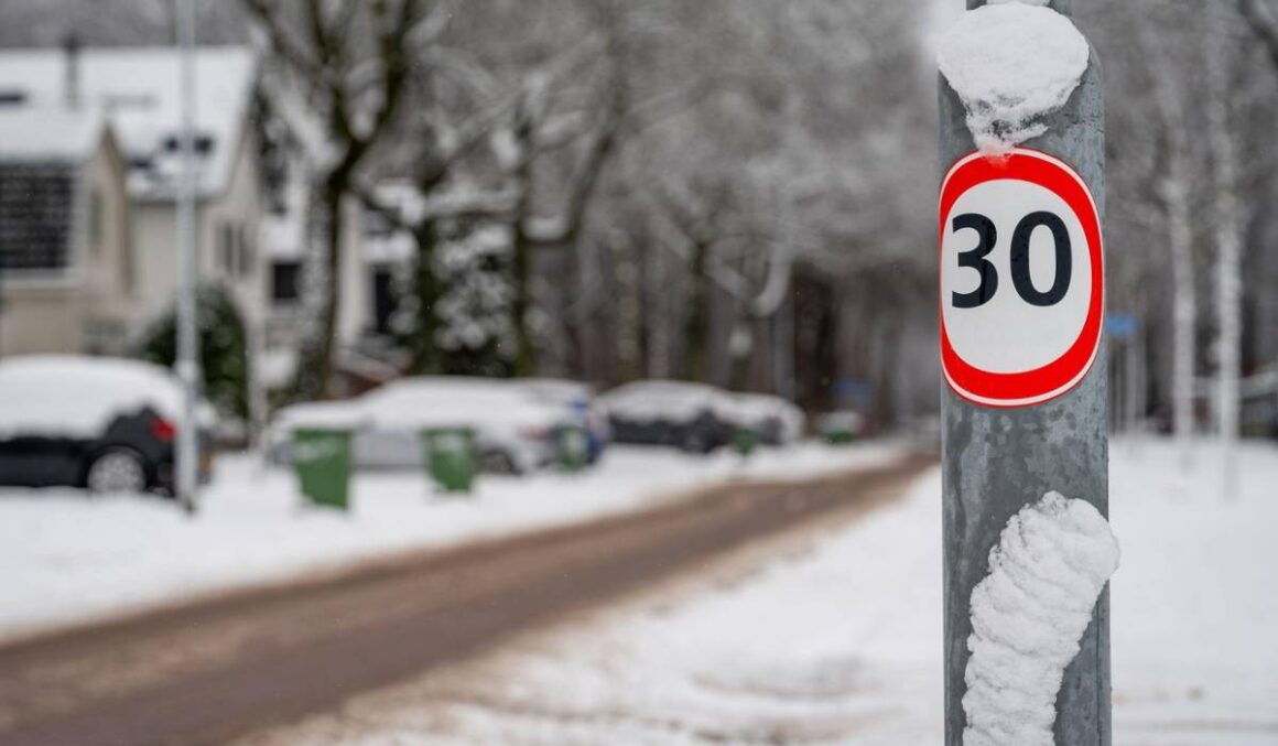 Orașul european unde mașinile vor fi obligate să circule cu maximum 32 km/h. Noua regulă rutieră a scandalizat șoferii