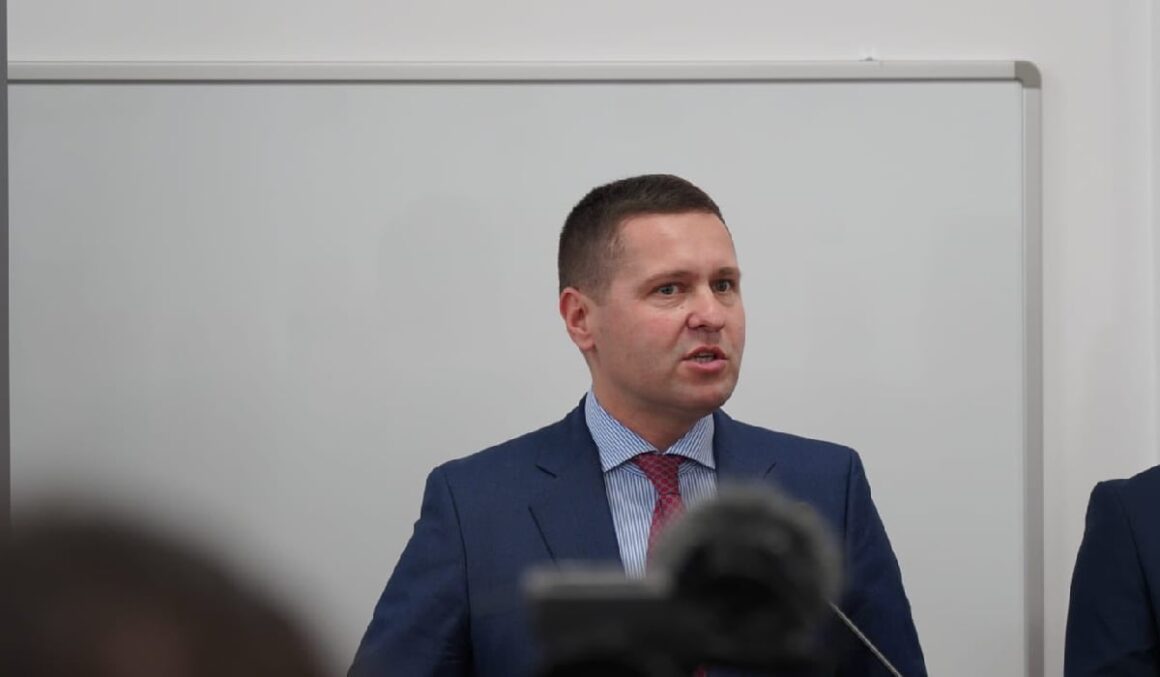 Un lider PSD propune reducerea numărului de parlamentari la 300: „Începem reforma de sus”