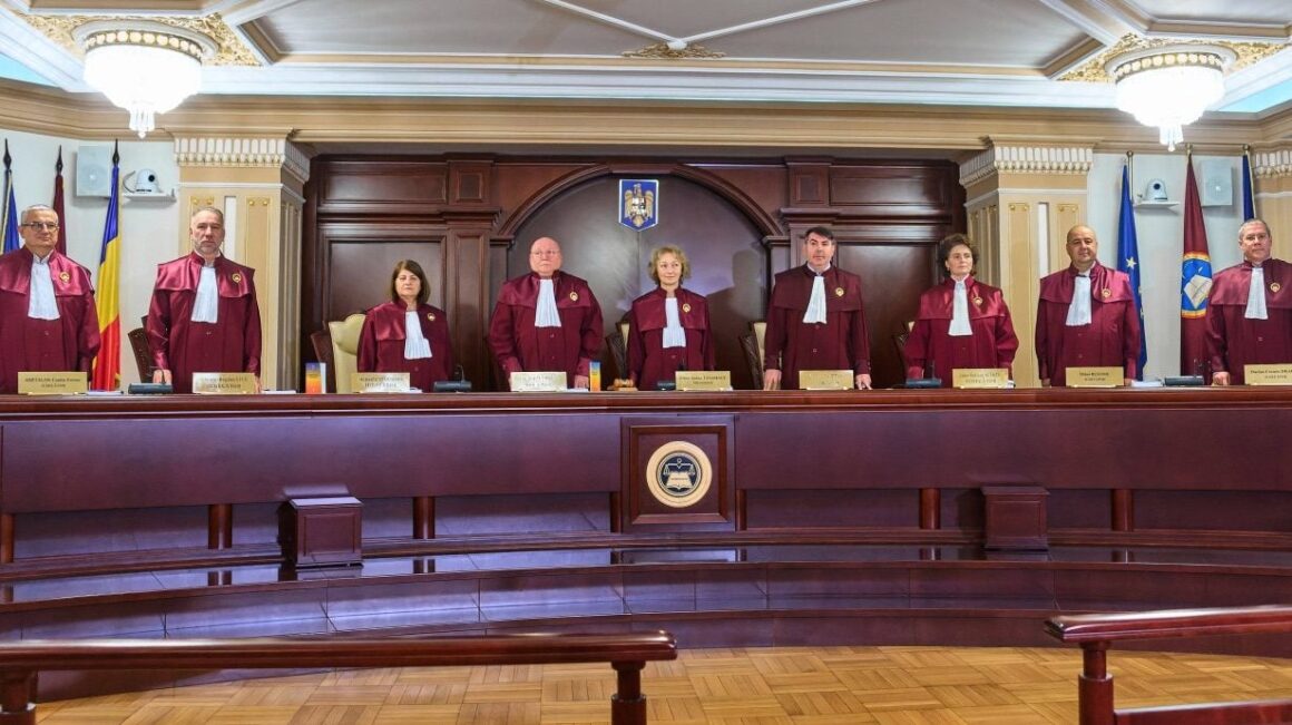 sedinta-de-azi-a-ccr-pentru-pensiile-speciale-este-incerta-dupa-ce-gheorghe-stan-judecatorul-propus-de-psd-a-intrat-in-concediu-e1770756796243.jpg Şedinţa CCR pentru pensiile speciale a început. Gheorghe Stan a venit, deși este în concediu