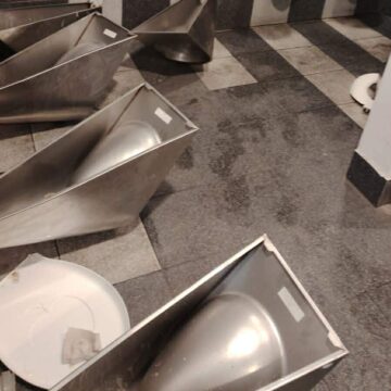 Imagini deplorabile! Dezastrul lăsat de fanii lui CFR Cluj pe Cluj Arena