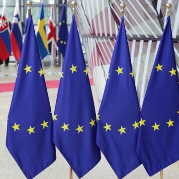 E-bogat-si-ia-lunar-o-avere-de-la-statul-roman-dar-e-convins-ca-UE-ne-a-pus-piciorul-pe-grumaz.-„Nu-vrea-sa-concuram-Franta-sau-Germania.jpg E bogat și ia lunar o avere de la statul român, dar e convins că UE ne-a pus piciorul pe grumaz