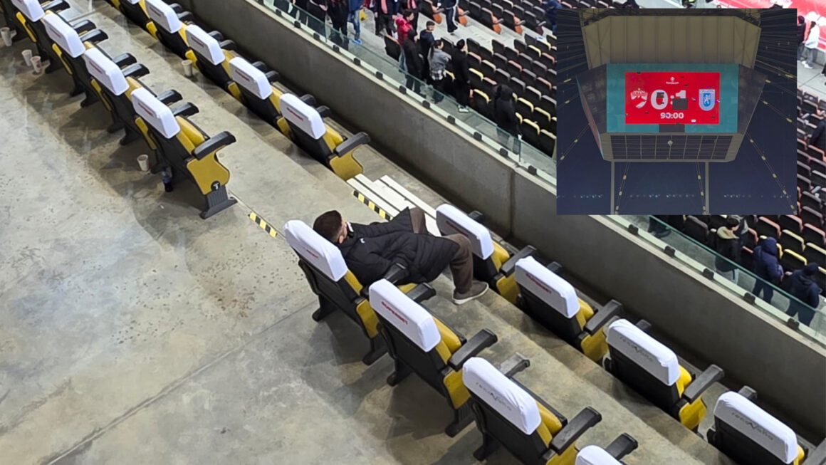 Imaginile-dezolarii-cu-privirea-in-gol-si-singur-in-tribuna-Andrei-Nicolescu-a-ramas-incremenit-minute-bune-dupa-finalul-meciului-cu-Universitatea-Craiova.jpeg cu privirea în gol și singur în tribună, Andrei Nicolescu a rămas încremenit minute bune după finalul meciului cu Universitatea Craiova