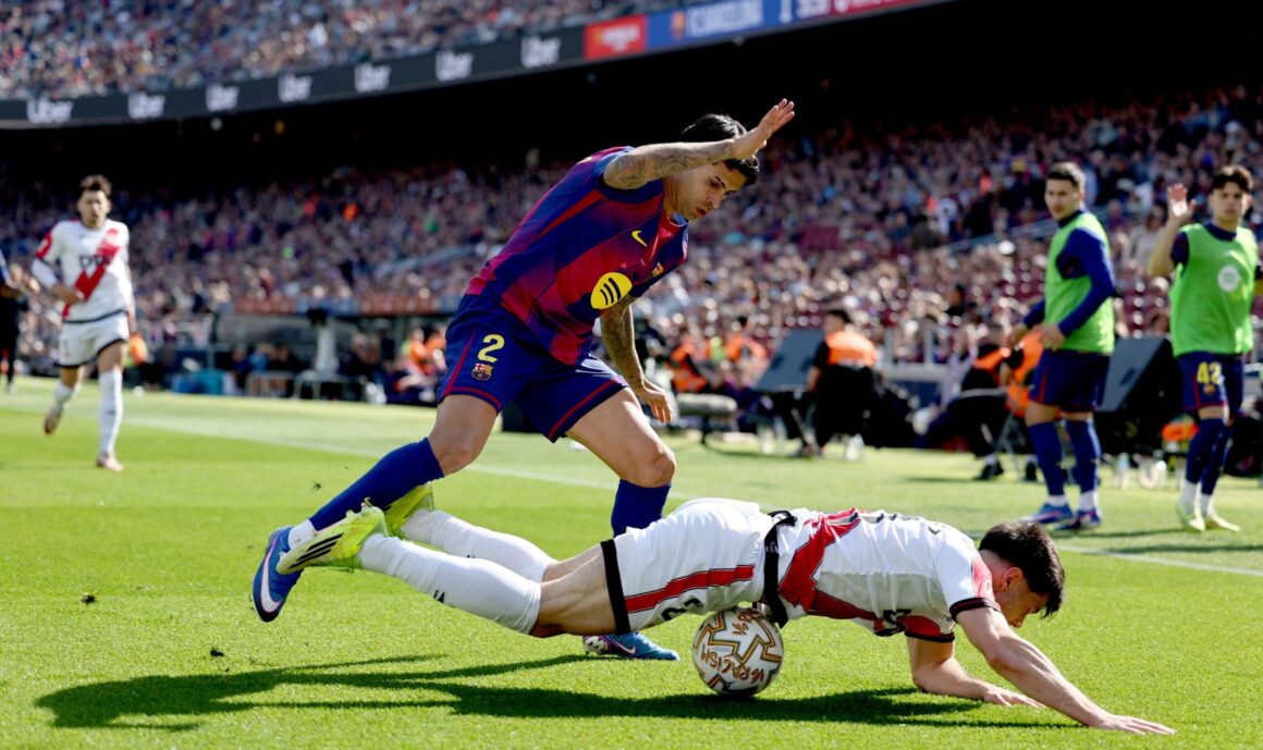 Verdictul spaniolilor despre faza controversată în care Andrei Rațiu a cerut penalty în Barcelona