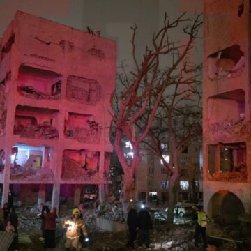 atac-iranian-in-arad-foto-x-e1774131609345.jpg Livetext Război în Iran, ziua 23. Lovituri iraniene puternice în Dimona și Arad, în sudul Israelului / Printre răniți se află și copii