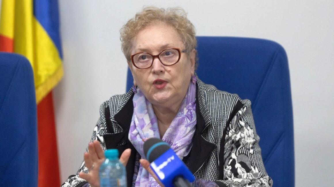 Avocatul Poporului, Renate Weber, a atacat la CCR OUG-ul prin care Bolojan a permis concedierile în administrație
