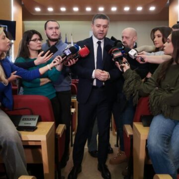 Ciprian Ciucu a decis că jurnaliștii nu vor mai avea parcare gratuită în București și nici gratuități la spectacole