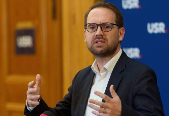 dominic-fritz-concedieri-desfiintare-posturi-primaria-timisoara-politia-locala-e1772805526385.jpg Dominic Fritz, primul politician român care felicită Ungaria pentru victoria lui Peter Magyar: „Și-au luat democrația înapoi”