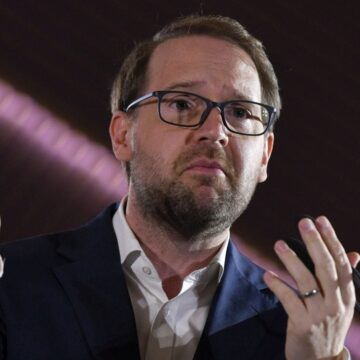 Și USR amenință că iese de la guvernare, pe modelul PNL, dacă PSD votează o moțiune de cenzură cu AUR