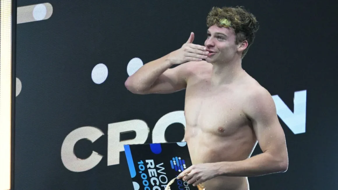 Gata! Leon Marchand vine după medaliile lui David Popovici, dar rezultatele nu-l bagă în sperieți pe român