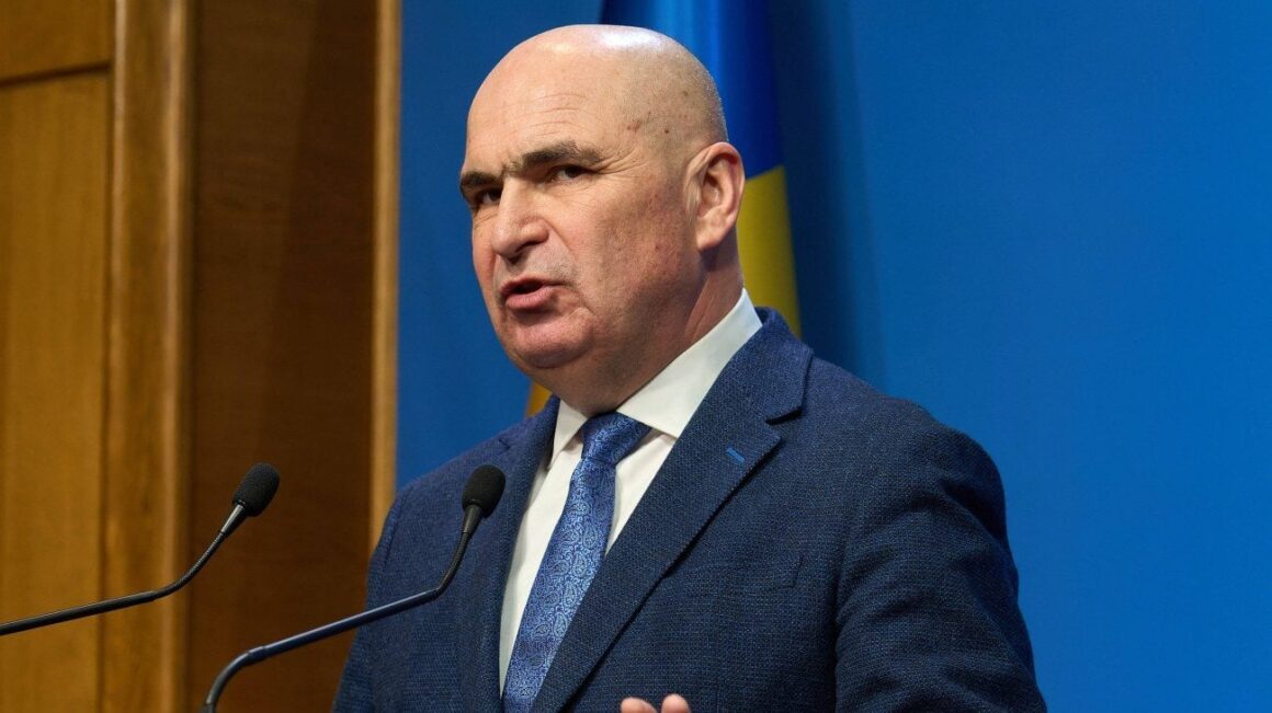 Ilie Bolojan spune că exportul de benzină continuă, iar scumpirile nu pot fi evitate