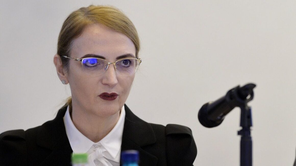 Lia Savonea a dat în judecată Guvernul Bolojan după ce coaliția a tăiat banii pentru restanțele magistraților