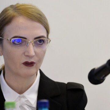 Lia Savonea a dat în judecată Guvernul Bolojan după ce coaliția a tăiat banii pentru restanțele magistraților