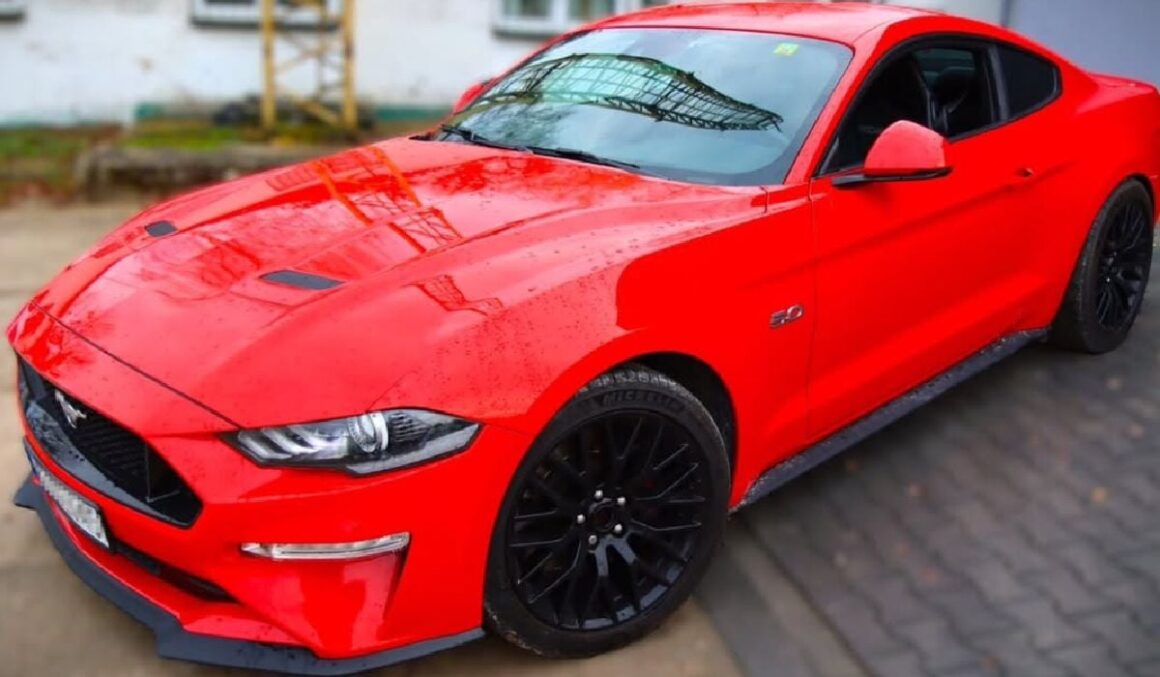 politie-polonia-ford-mustang-soferi-vitezomani.jpg Poliția a confiscat un Ford Mustang GT de la un șofer găsit într-un șanț și vânează cu el vitezomanii, în Polonia