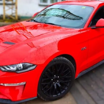 politie-polonia-ford-mustang-soferi-vitezomani.jpg Poliția a confiscat un Ford Mustang GT de la un șofer găsit într-un șanț și vânează cu el vitezomanii, în Polonia