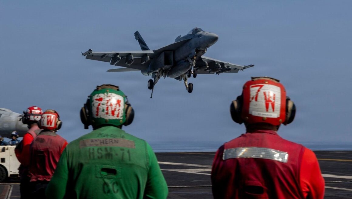 Un „val mare” de atacuri este iminent, spune Trump / Israelul a devastat inima spionajului iranian