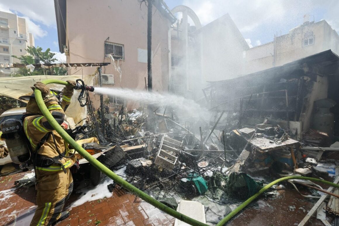 ruinele-unei-cladiri-din-petah-tikva-israel-scaled-e1774217844369.jpg Livetext Război în Iran, ziua 24. Noi lovituri în Bagdad. Un oficial SUA spune că atacurile sunt „singura limbă pe care iranienii o înțeleg”