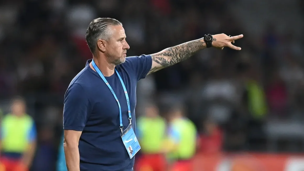 Singur împotriva tuturor. Ce a pățit Reghecampf în Rwanda după ce a câștigat cu 5-0