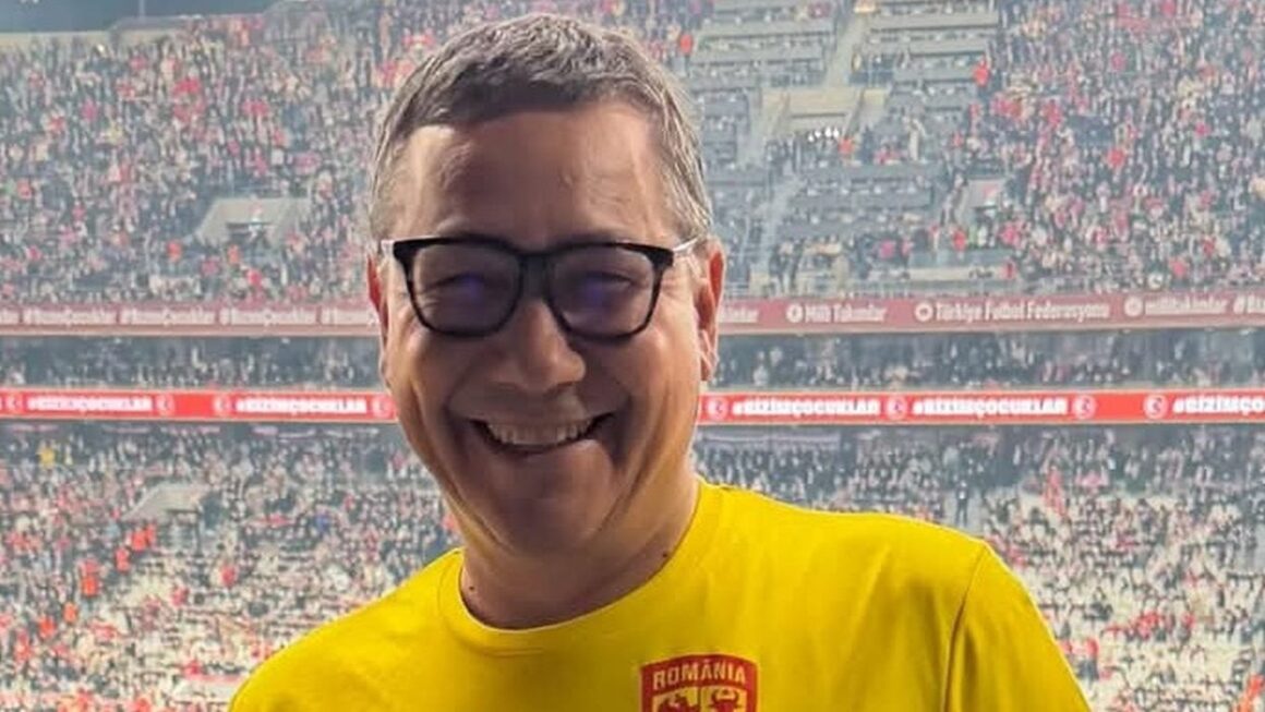De ce a purtat Victor Ponta tricoul Turciei sub cel al României la Turcia-România: „Proștii nu mă interesează”